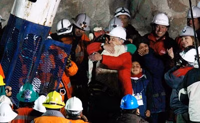 Chile giải cứu thành công các thợ mỏ kẹt 69 ngày trong hầm sâu ảnh 1