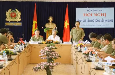 Thiếu tướng Phạm Dũng, Tổng cục trưởng Tổng cục An ninh 2, báo cáo tiến độ tổng kết KH CM 12.