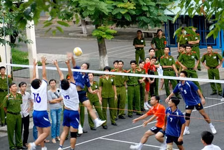 Hình ảnh thi đấu trong hội thao.