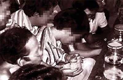 Dân chơi độ đang quan sát để cáp kèo cho cá.