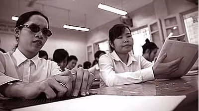 Huế, Yến, Xuân là tấm gương cho những học sinh sáng mắt, sung sướng nhưng bê trễ học hành.
