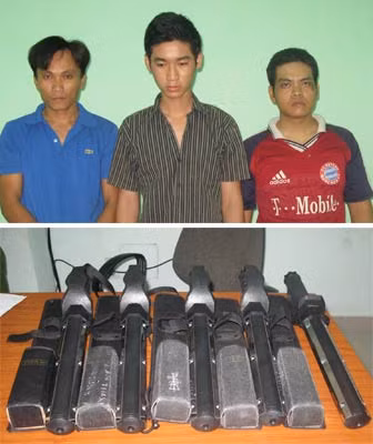 3 nhân viên bảo vệ đánh người trước quán cơm Minh Đức và các loại công cụ hỗ trợ của Công ty Bảo vệ Thành Công bị Công an thu giữ.
