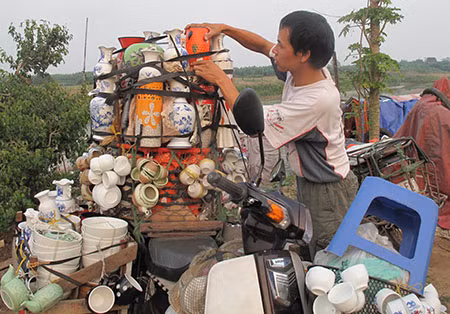 Nghề thuyền sứ, Những mảnh đời mắc cạn ảnh 3
