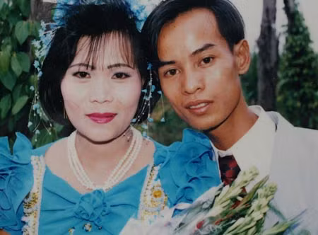 Tấm ảnh cưới hiếm hoi ngày anh Điền chưa bị bệnh.