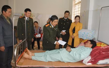 Chia sớt nỗi đau với thân nhân người gặp nạn ảnh 1