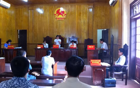 Hủy bản án sơ thẩm vì vi phạm tố tụng ảnh 1