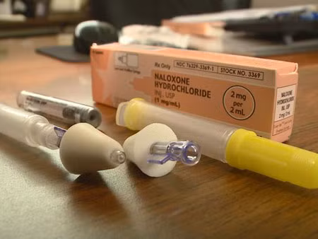Cảnh sát Mỹ đã kết hợp biện pháp giáo dục tại cộng đồng cùng naloxone cứu sống nhiều công dân lầm lỡ dính vào tệ nạn ma túy.