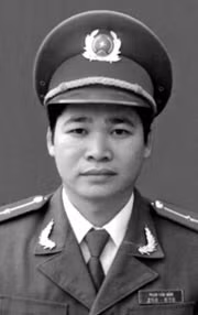 Đàn bà mưu sinh, đàn ông rảnh rang uống rượu! ảnh 4