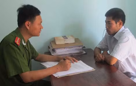 Nguyễn Đình Tứ tại cơ quan điều tra.