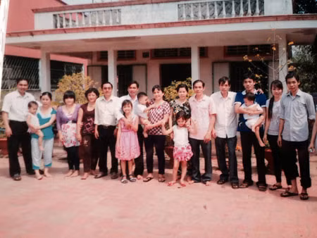 Lão nông bán mảnh ruộng cuối cùng nuôi 8 người con vào đại học ảnh 1