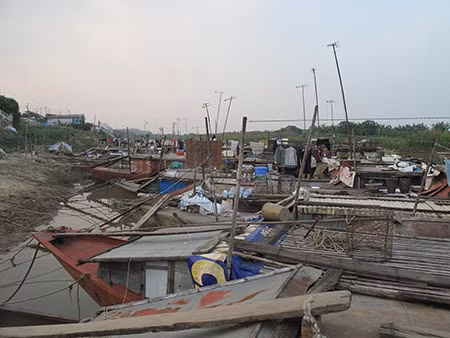Nghề thuyền sứ, Những mảnh đời mắc cạn ảnh 1