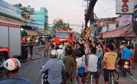 Bà hỏa ghé thăm khi chủ nhà đi chợ ảnh 1