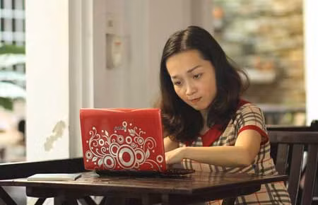 Cô gái có đôi tay dị thường viết văn: Như một giấc mơ dài ảnh 1