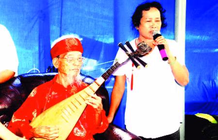 Cho con nửa tiếng “xương ca vô loài” ảnh 1