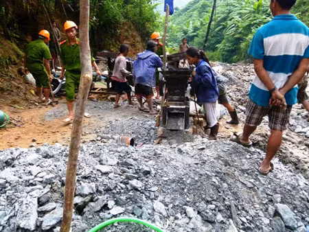 Ra quân truy quét "vàng tặc" ảnh 1