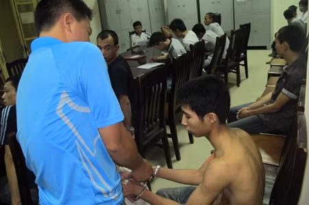 Tên cướp mồ côi gây án vì... buồn ảnh 1