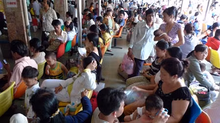 Hãy để người dân "ban ơn" cho ngành Y tế ảnh 1