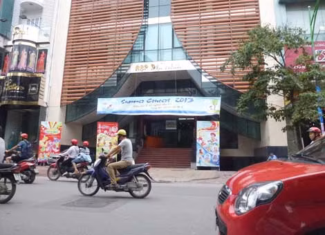 Mục tiêu phát triển hay vung tay đốt nhà táng giấy? ảnh 1