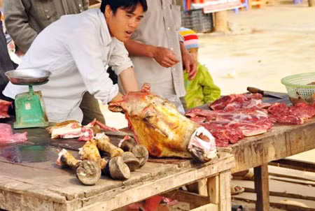Nhiều người đổ xô làm cỗ tất niên bằng thịt ngựa để "giải đen" ảnh 1