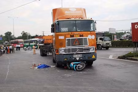 TPHCM: Bị container cuốn vào gầm, cả gia đình 4 người thương vong ảnh 5
