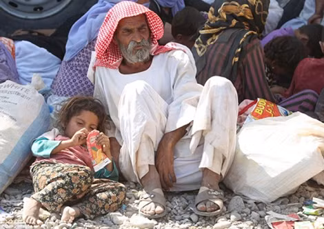 Phụ nữ, người già, trẻ em người Yazidi phải đi lánh nạn trước sự truy đuổi của lực lượng IS.