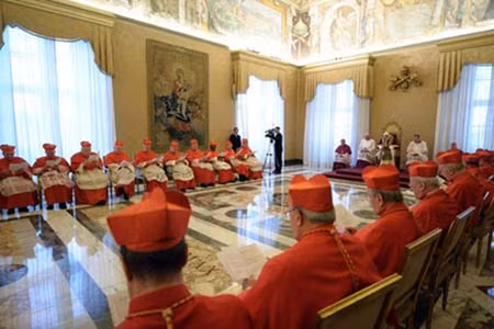 Giáo hoàng Benedict XVI tuyên bố sẽ thoái vị trước Đoàn Hồng y Giáo chủ.