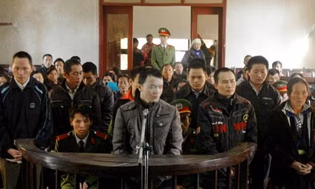 Phiên toà xét xử Tráng A Dơ và Hạng A Thò mua bán vận chuyển trái phép ma tuý. Ảnh: Trường Long.