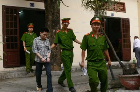 Khi "ác quỷ" mang gương mặt hàng xóm ảnh 1