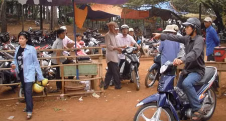 Bát nháo chốn thiền môn ảnh 2