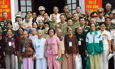 Lãnh đạo Bộ Công an, Cục, Học viện An ninh nhân dân và các bà Mẹ Việt Nam Anh hùng, cùng các Anh hùng trong những ngày Đại lễ Thủ đô tròn 1000 năm tuổi.