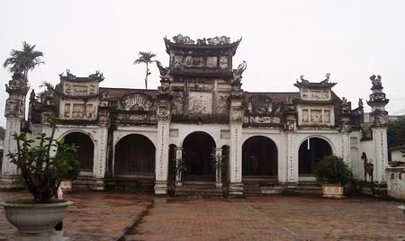 Chùa Mui (Thường Tín, Hà Nội) sau khi trùng tu, ngôi chùa có không ít sai phạm.