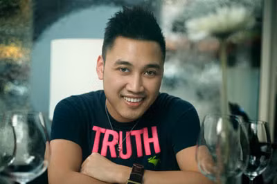 Don Nguyễn từ ngôi sao mạng tự tin bước ra... Don Nguyễn trong clip hát nhép “Em tập đếm”.