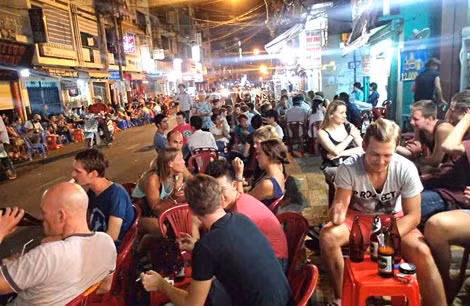 Đêm ở khu “Tây balô”.