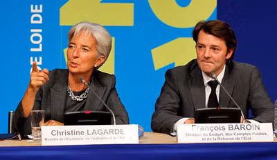 Bộ trưởng Kinh tế Pháp Christine Lagarde (trái) và Bộ trưởng Tài chính François Baroin họp báo về vụ các cơ quan đầu não của Pháp bị tin tặc tấn công.