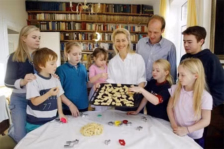 Bà U. Leyen hạnh phúc cùng gia đình.