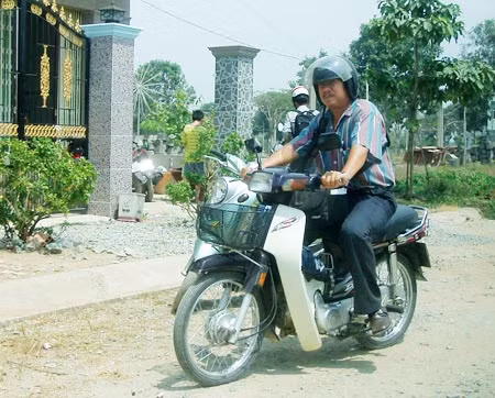 Nhà báo Nguyễn Phấn Đấu, người đưa bà Liễu đến cơ quan Công an đầu thú.