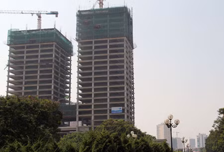 Khách hàng cần tìm hiểu dự án và “soi” kỹ hợp đồng khi mua chung cư giá rẻ.