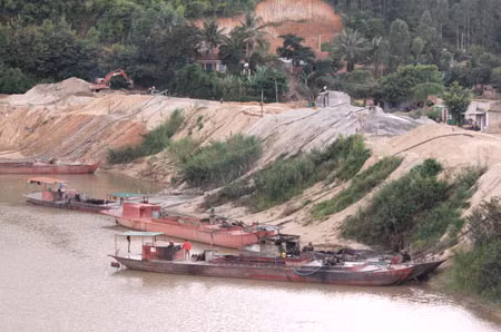 Đắk Lắk: Khai thác cát tràn lan gây sạt lở nghiêm trọng ảnh 1