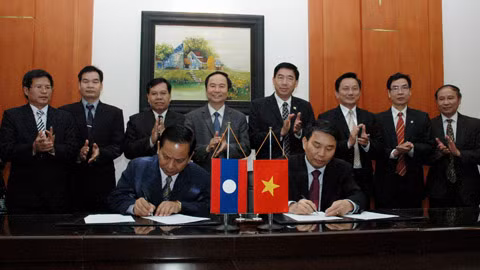 Lãnh đạo Bộ Công an và Tổng cục XDLL CAND tiếp và làm việc với đoàn Tổng cục Chính trị - Bộ An ninh Lào ảnh 1