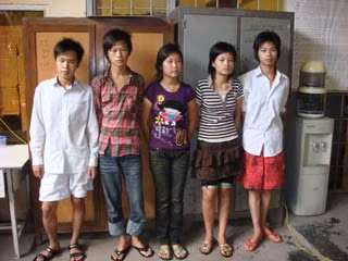 Một nhóm đối tượng bị CAH Gia Lâm bắt vào tháng 9/2008 vì bán bạn.