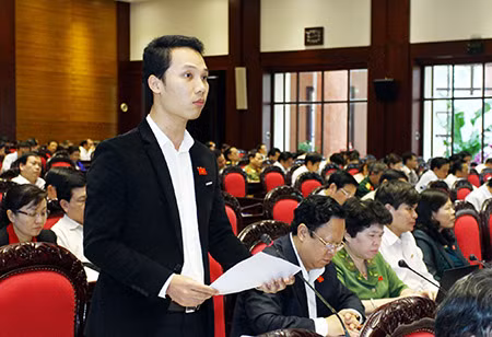 Đại biểu Quốc hội tỉnh Phú Thọ Nguyễn Xuân Thuỷ phát biểu ý kiến. (Ảnh: TTXVN)