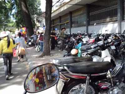 Loạn giữ xe tư nhân quanh Bệnh viện Nhi đồng 2.