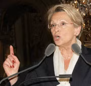 Bộ trưởng Ngoại giao Pháp Michèle Alliot-Marie trong cuộc gặp gỡ giới báo chí tại Paris, ngày 19/1/2011.