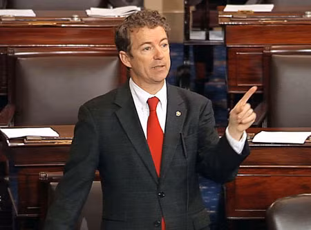 Thượng nghị sĩ Rand Paul đang gây xôn xao dư luận với vụ kiện nhằm vào Tổng thống Mỹ Barack Obama xung quanh chương trình do thám PRISM.