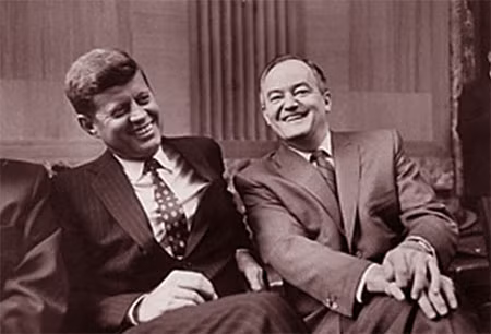 Tổng thống J.F.Kennedy và Thượng nghị sĩ H.Humphrey. S.Shriver, anh rể của Tổng thống Kennedy (bên phải) - Lãnh đạo đầu tiên của PC.