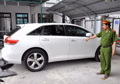 Chiếc ôtô Venza Đặng Ngọc Tân sắm được bằng tiền trộm cắp đã bị Công an TP Đà Nẵng thu giữ.