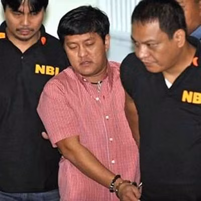 Andal Ampatuan Jr khi bị dẫn giải ra tòa.