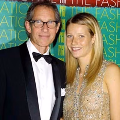 Gwyneth Paltrow trong một buổi ký tặng sách “My Father's Daughter”. Cô hạnh phúc bên cha mình lúc ông còn sống.
