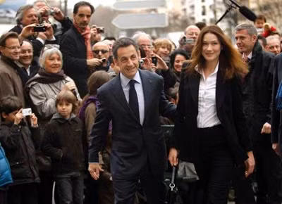 Tổng thống Sarkozy và phu nhân Carla Bruni.