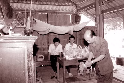 Tác giả về thăm gia đình cơ sở cách mạng - xã An Phước, Châu Thành - Bến Tre.